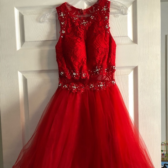 Red quince dresses - Picture 3 of 5